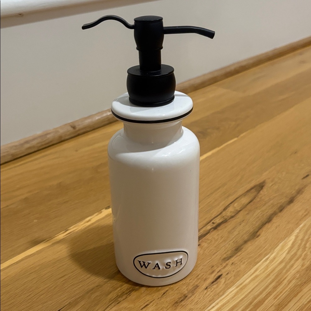 Hotel Vendome Handsoap Dispenser “Wash”